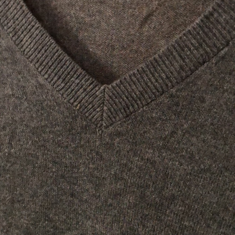 Banana Republic Gray Luxe Sweater Collection in size Large V-neck lightweight - Picture 4 of 6